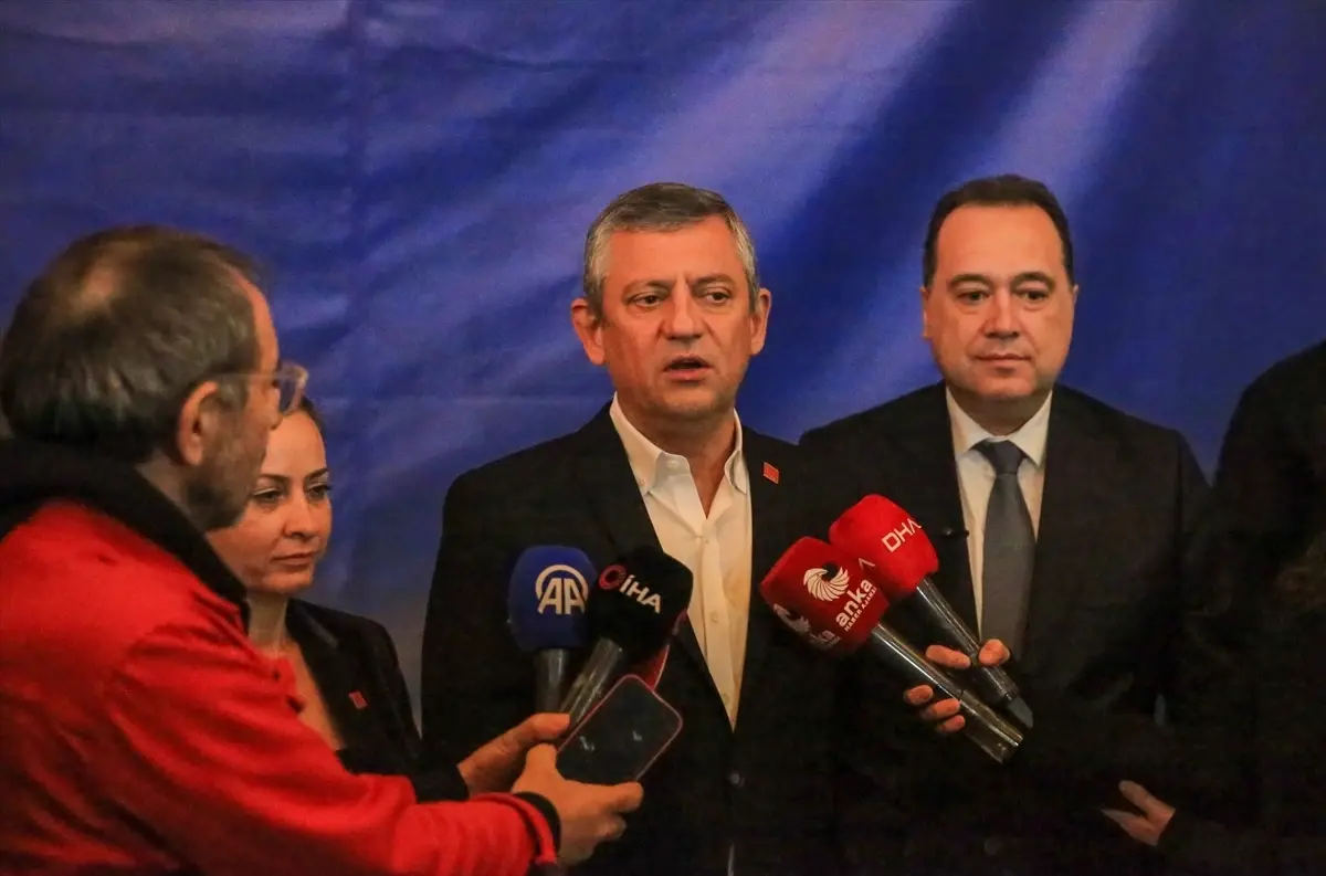 Özgür Özel, Manisa’da Ramazan Çadırında Vatandaşlarla İftar Yaptı