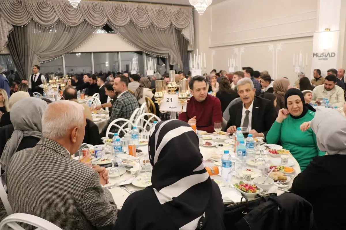 Hulusi Akar: Devlet Stratejik Sabırla Düşen Füzelere Yaklaşıyor