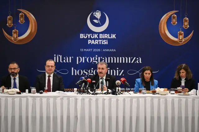 Destici konuşma sırasında