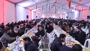 İftar masasında Zafer Sırakaya ve Suriyeli aileler