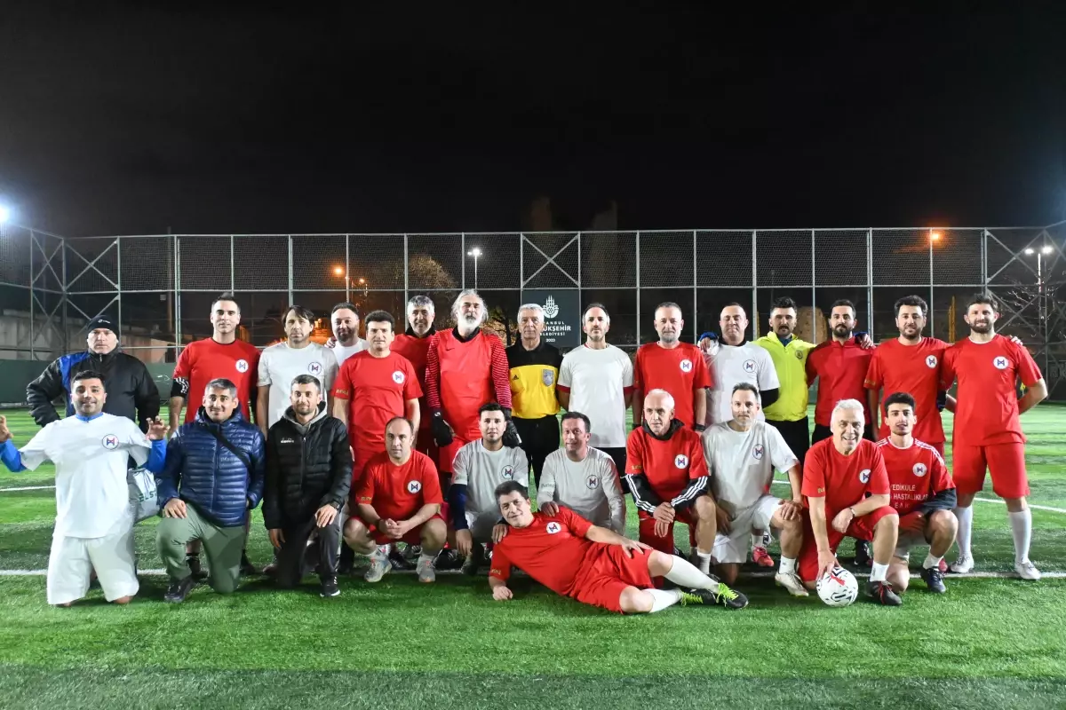 Tıp Bayramı’nda Doktorlar ve Futbol Efsaneleri Bir Arada: Dostluk Maçı Coşkusu