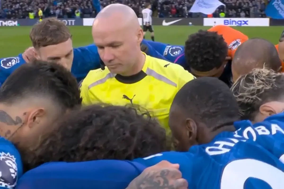 Chelsea'nin Takım Toplantısında Hakem Paul Tierney'nin Şaşırtıcı Anı Sosyal Medyada Gündemde