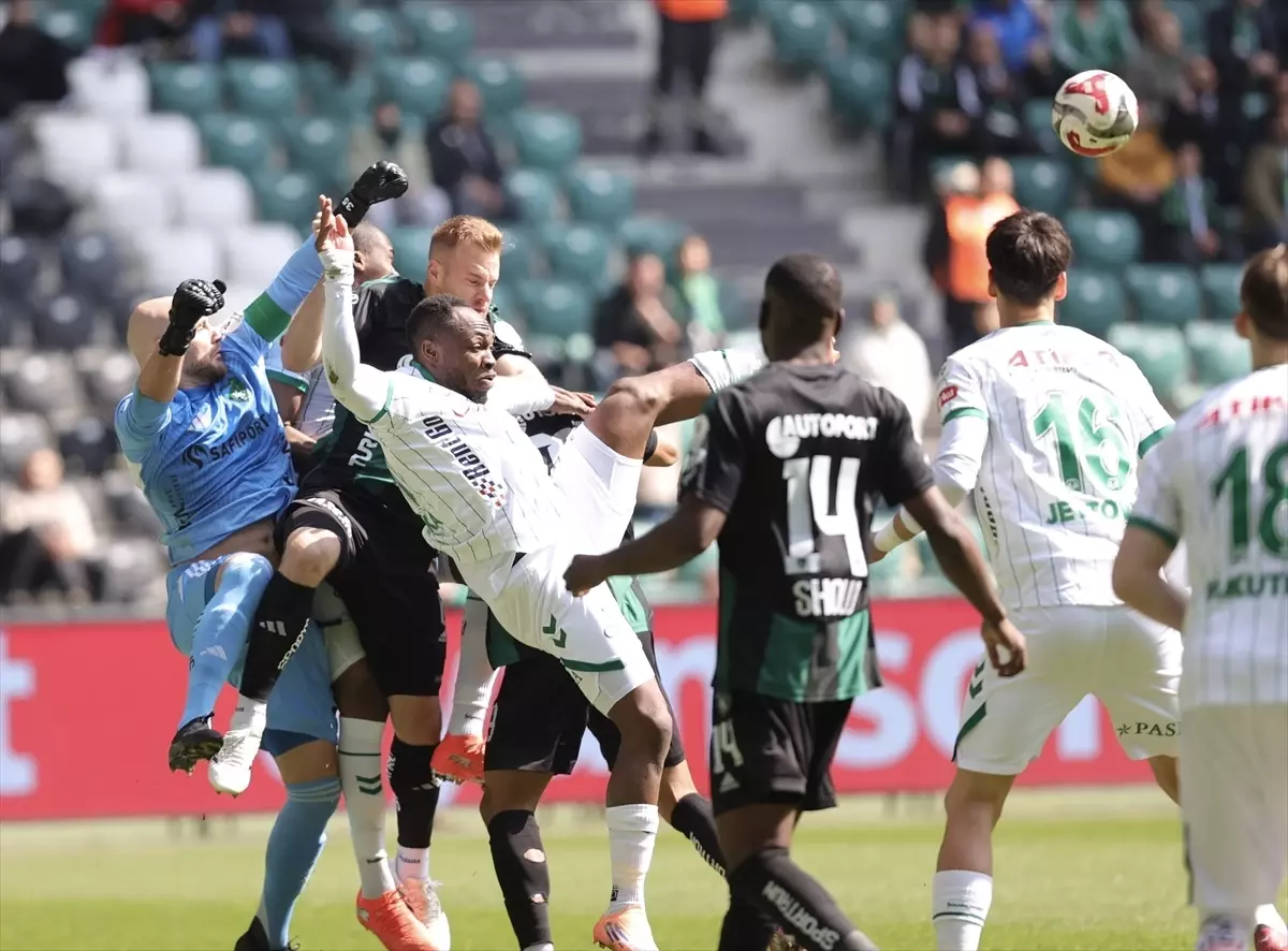 Konyaspor, Kocaelispor'u 2-1'lik Çekişmeli Maçta Yendi