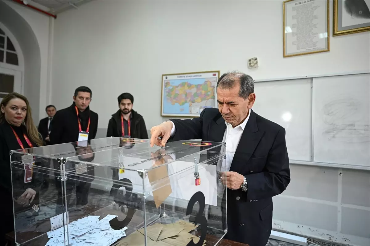 Galatasaray Divan Seçimi Coşkusu: Dursun Özbek Yeni Yönetimin Futbol Aşkını Vurguladı