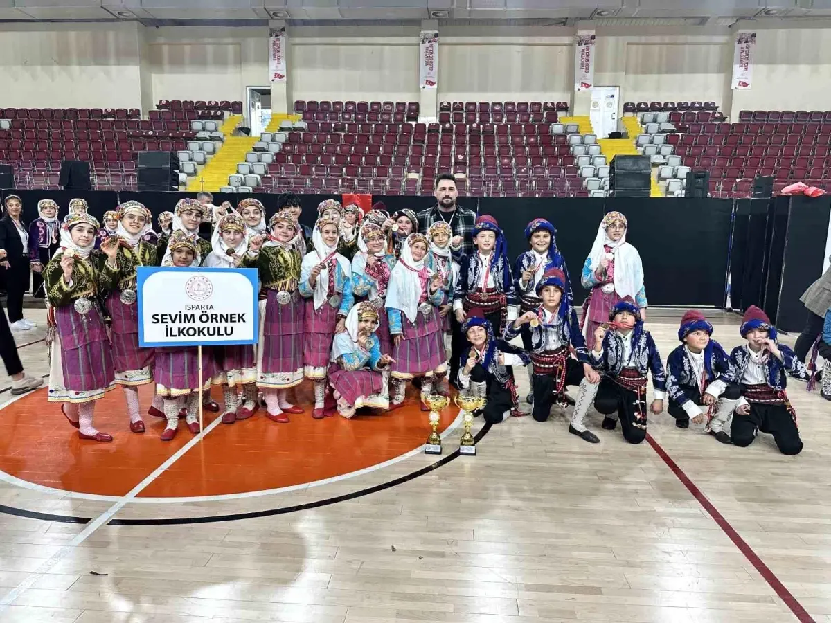 Isparta’da Miniklerin Halk Oyunu Şampiyonluğu Sevim Örnek İlkokulu’na Taşındı