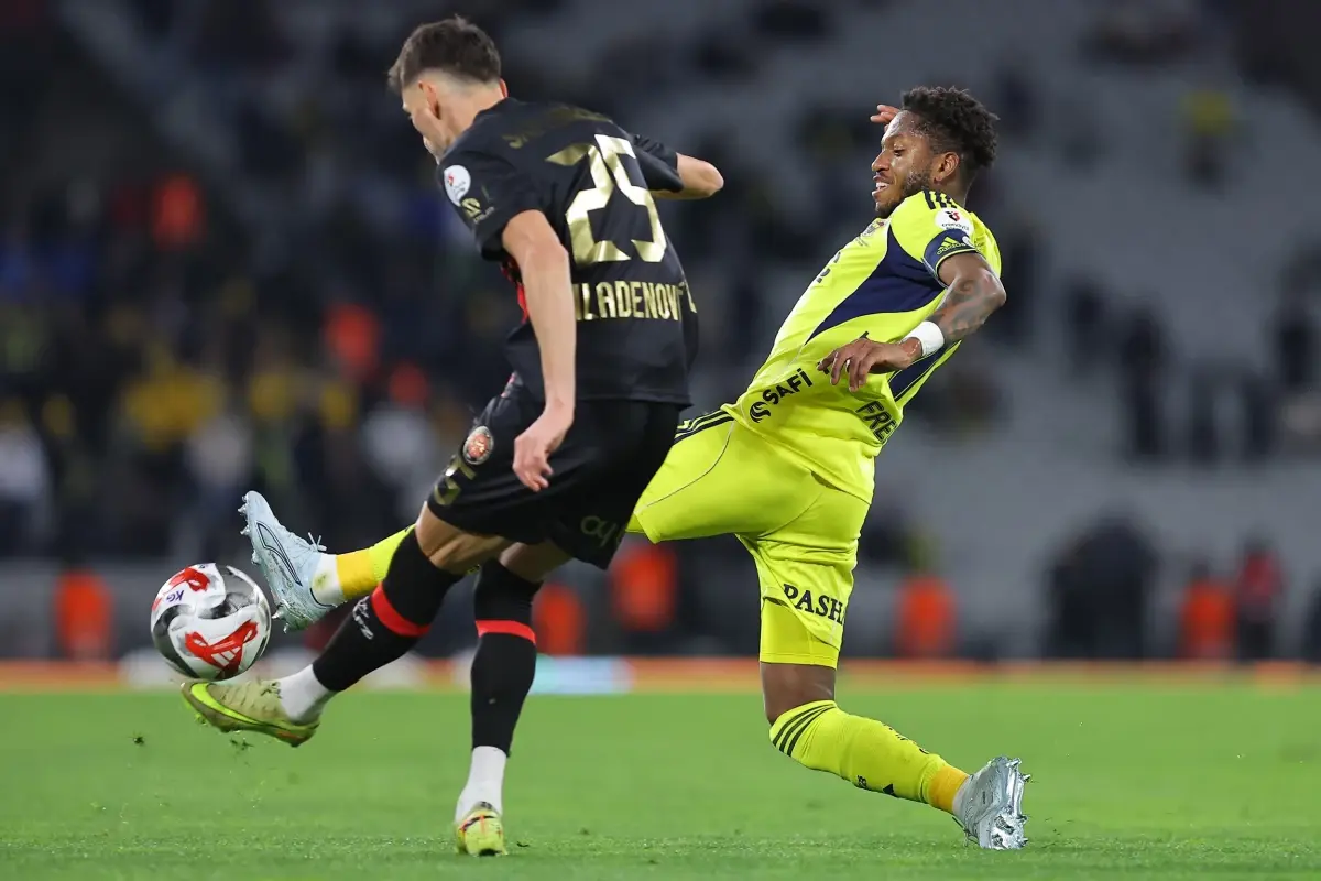 Karagümrük, Fenerbahçe'yi 2-0 Mağlup Ederek Namağlup Serisini Sonlandırdı