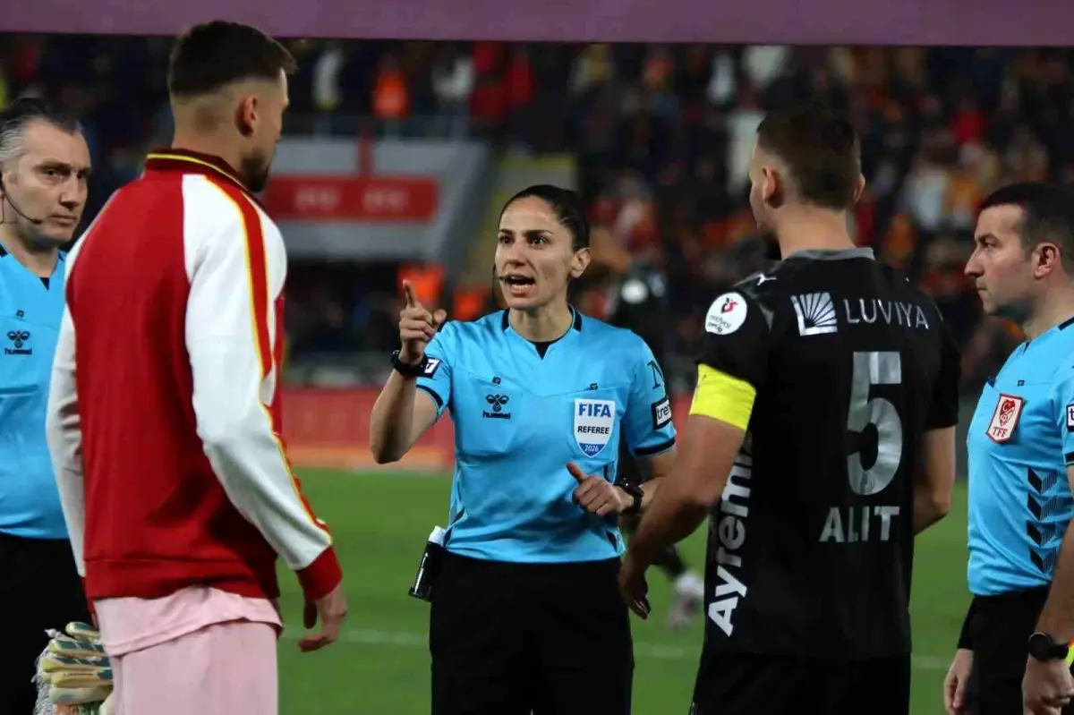 Asen Albayrak, Süper Lig'in Tarihine Damga Vuruyor: 22 Yıllık Aradan Sonra İlk Kadın Orta Hakem