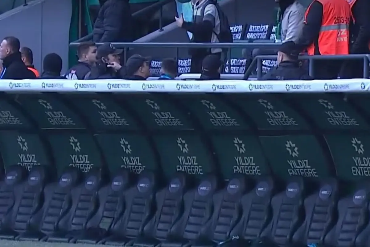 Kocaelispor Teknik Direktörü Selçuk İnan, 90+3 Penaltı Kararına Şok Tepki Gösterdi