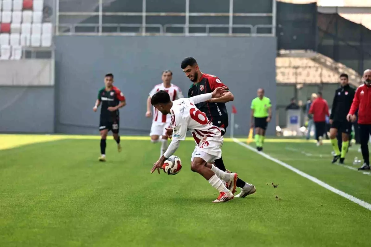 Karşıyaka, Ayvalıkgücü Belediyespor'u 2-0 Yenerek 4. Grup'ta Zirveye Çıktı