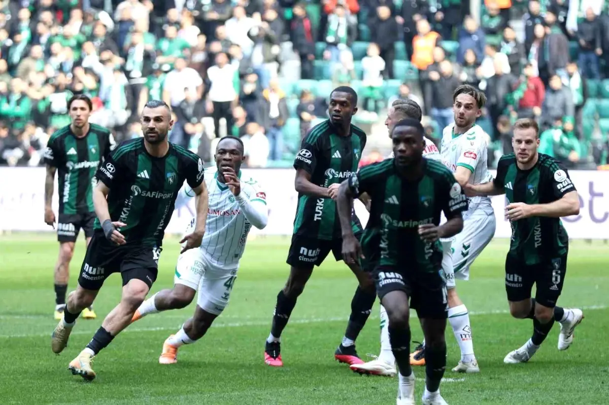 Kocaelispor ve Konyaspor İlk Yarıda Skorsuz Kaldı