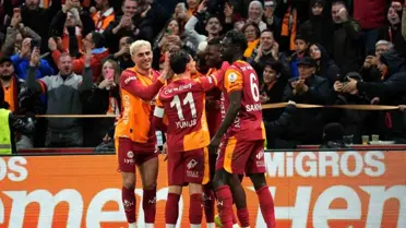 Galatasaray taraftarları zaferi kutluyor