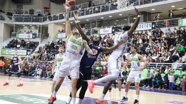 Maçın kritik anlarından bir kare