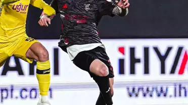 Maçın kritik anlarından bir fotoğraf