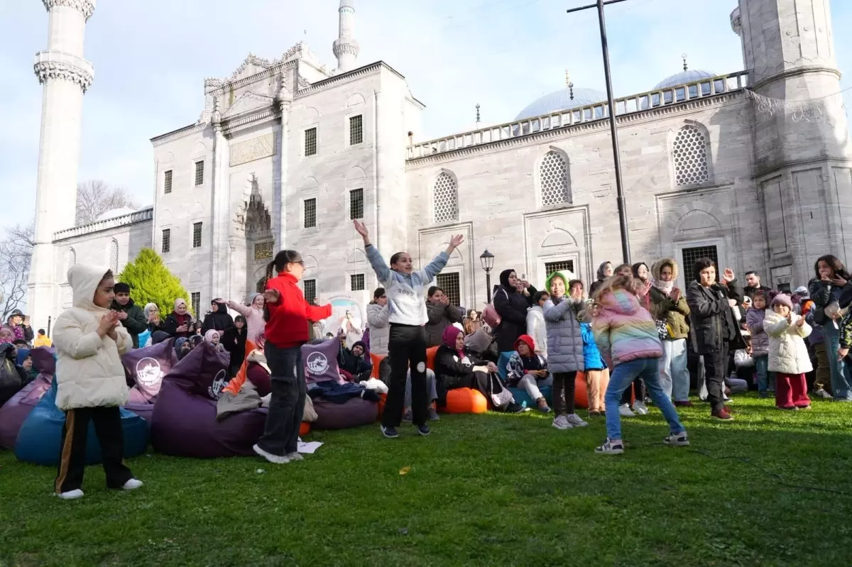 Süleymaniye Camii’nde Binlerce Çocuğa Mutlu İftar