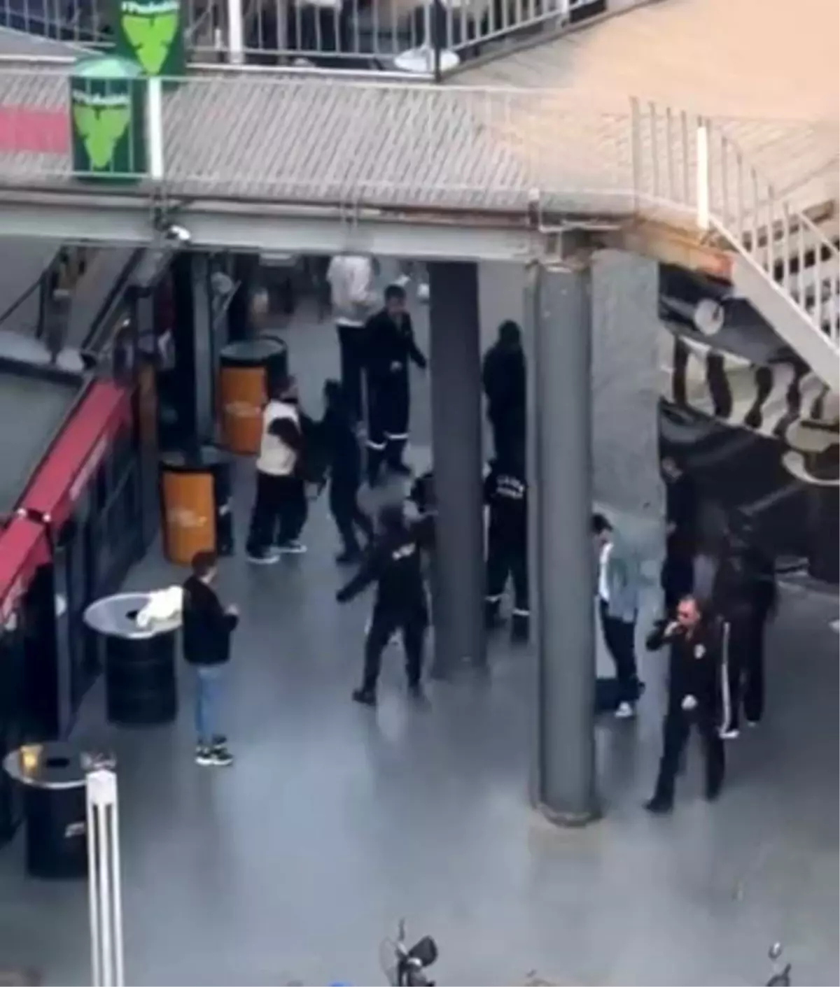 Nilüfer AVM'sinde Güvenlik Ekipleri Kavgayı Hızlıca Sonlandırdı