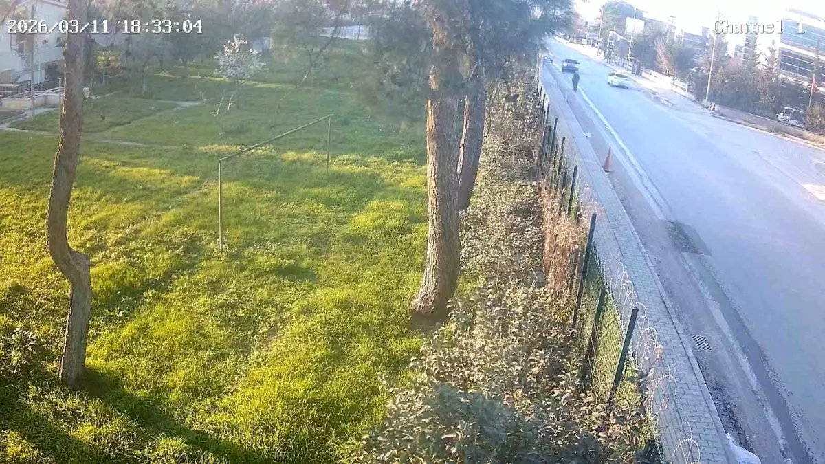 İznik'te Araç ve Bisikletli Çarpışması: Görüntülerde Kaza Anı