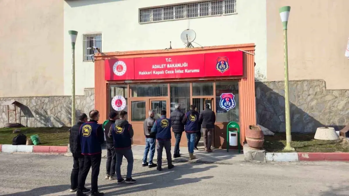 Hakkari'de 5 Cinayet Zanlısı Jandarma Operasyonu Sonrası Tutuklandı