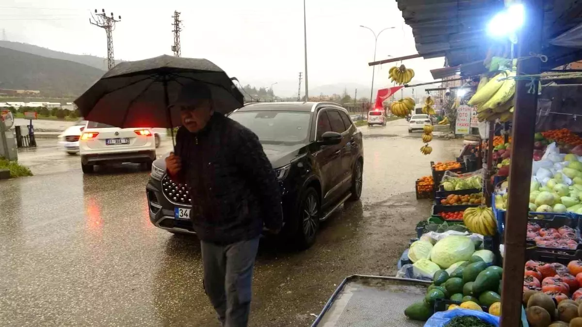 Hatay’da Hafta Sonu Şiddetli Yağışlar Trafiği Felç Etti