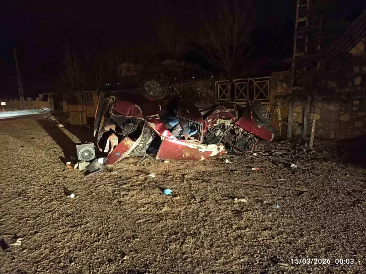 Sivas'ın Gürün İlçesinde Şiddetli Trafik Kazası: 2 Kişi Ağır Yaralı