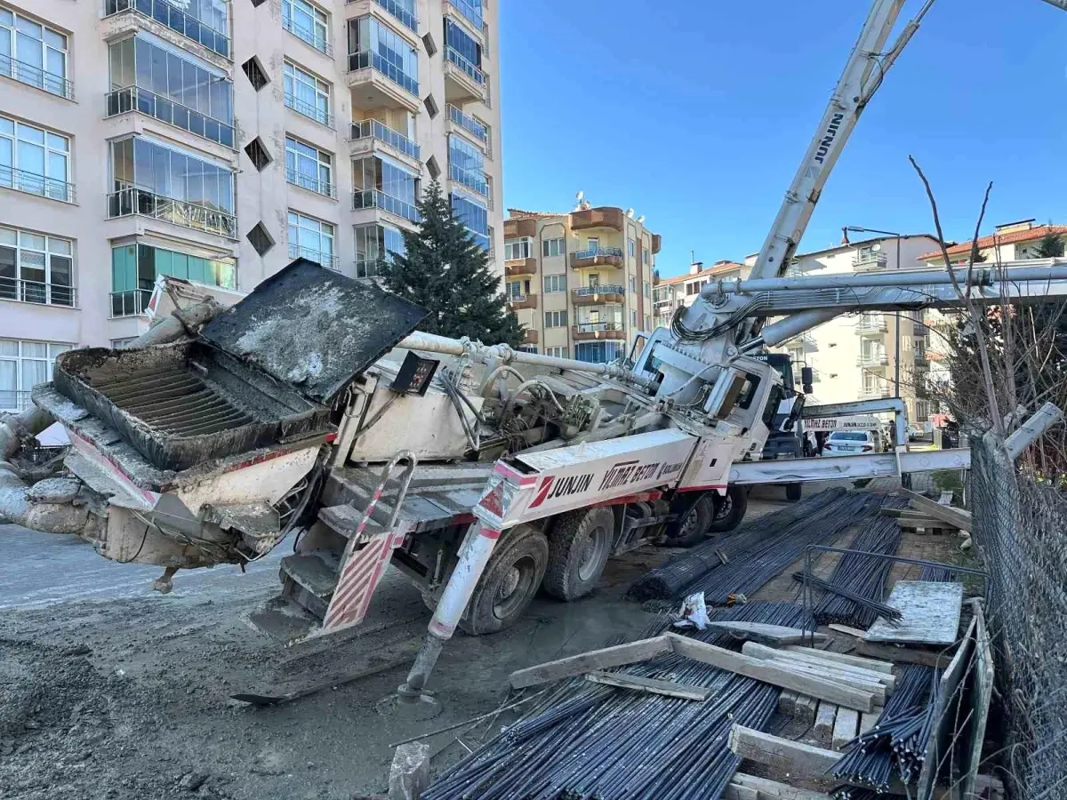 Uşak'ta Beton Pompası Devrildi: 3 Şüpheli Tutuklandı
