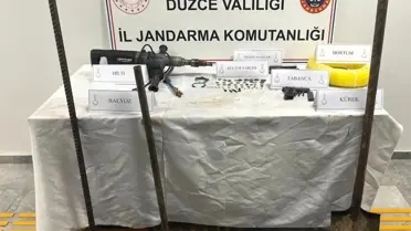 Düzce'de Kaçak Ürün Operasyonu: 2 Şüpheli Tutuklandı
