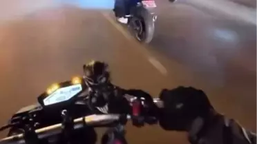 Kaza anındaki motosiklet ve takla atmış araç