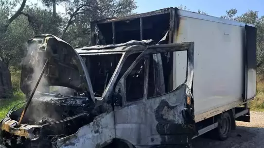 Yangın sonrası kamyonet fotoğrafı