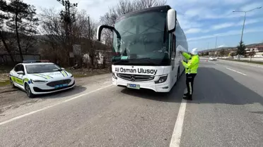 Polis arabalarıyla trafik denetimi
