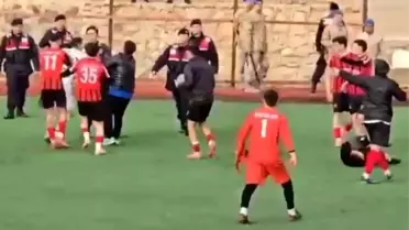 Afyonkarahisar’da Futbol Maçı Saha Kavgasına Dönüştü, Jandarma Müdahalesi