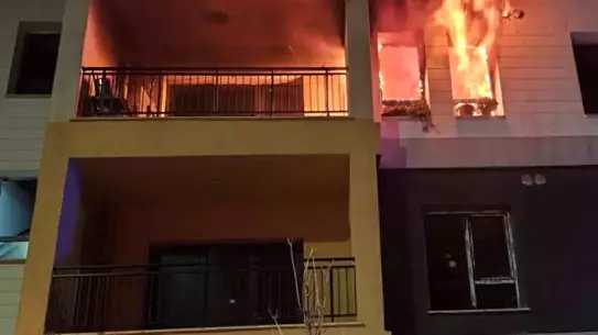 Yangın söndürülmüş apartman