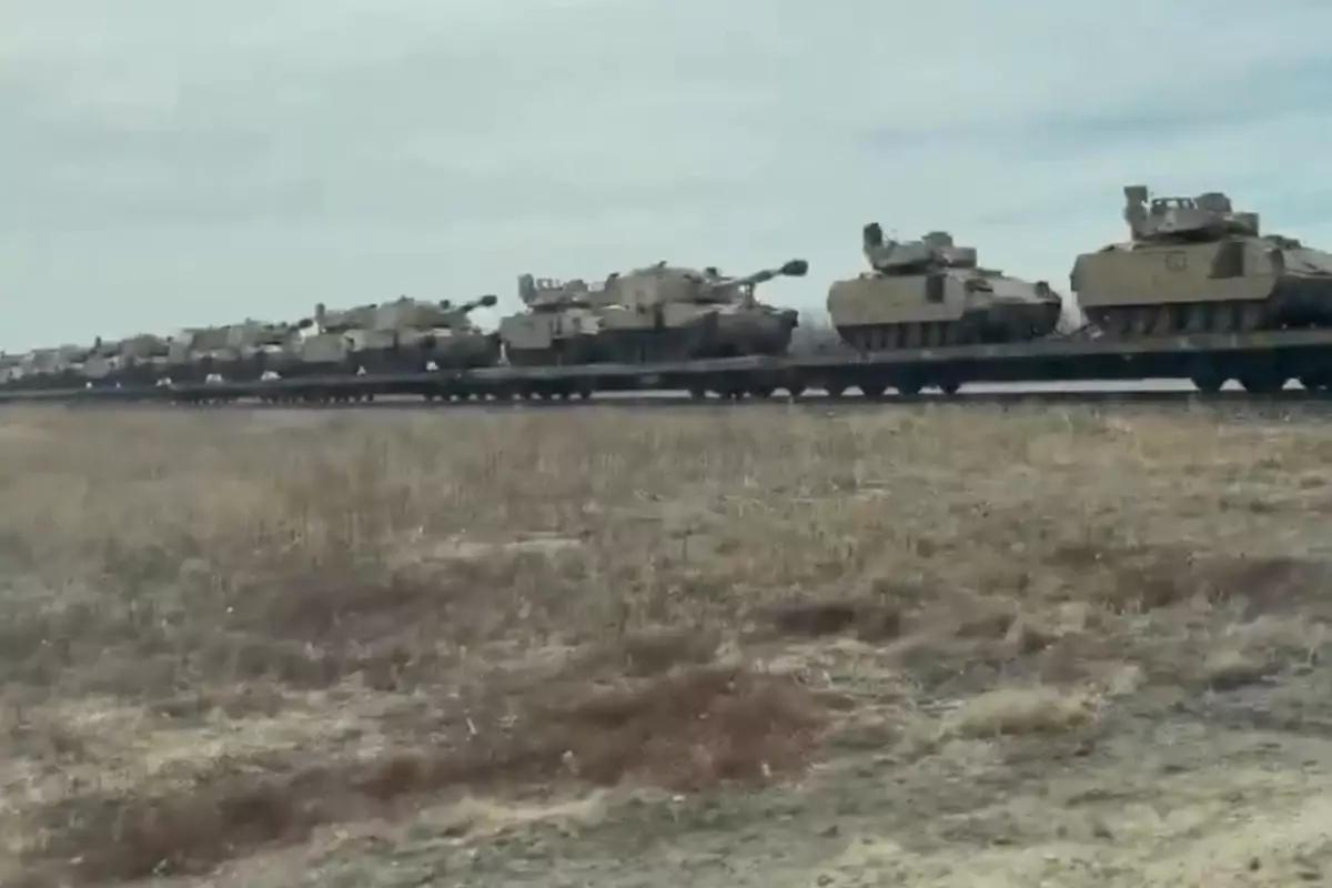 ABD Tankları İran’a Yönlendirildi mi? Yeni Görüntüler Bölgedeki Kara Operasyon Şüphelerini Artırdı