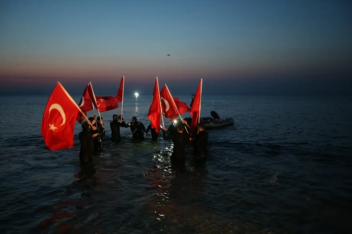 Profesyonel Dalgıç Mazlum Kibar, Anzak Koyu'nda 36 Saatlik Soğuk Su Rekorunu Kırdı