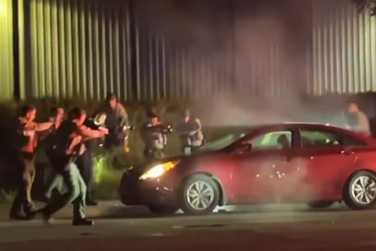 ABD Trafik Kontrolünde Silah Çeken Sürücü Polis Ateşiyle Yaşama Veda Etti