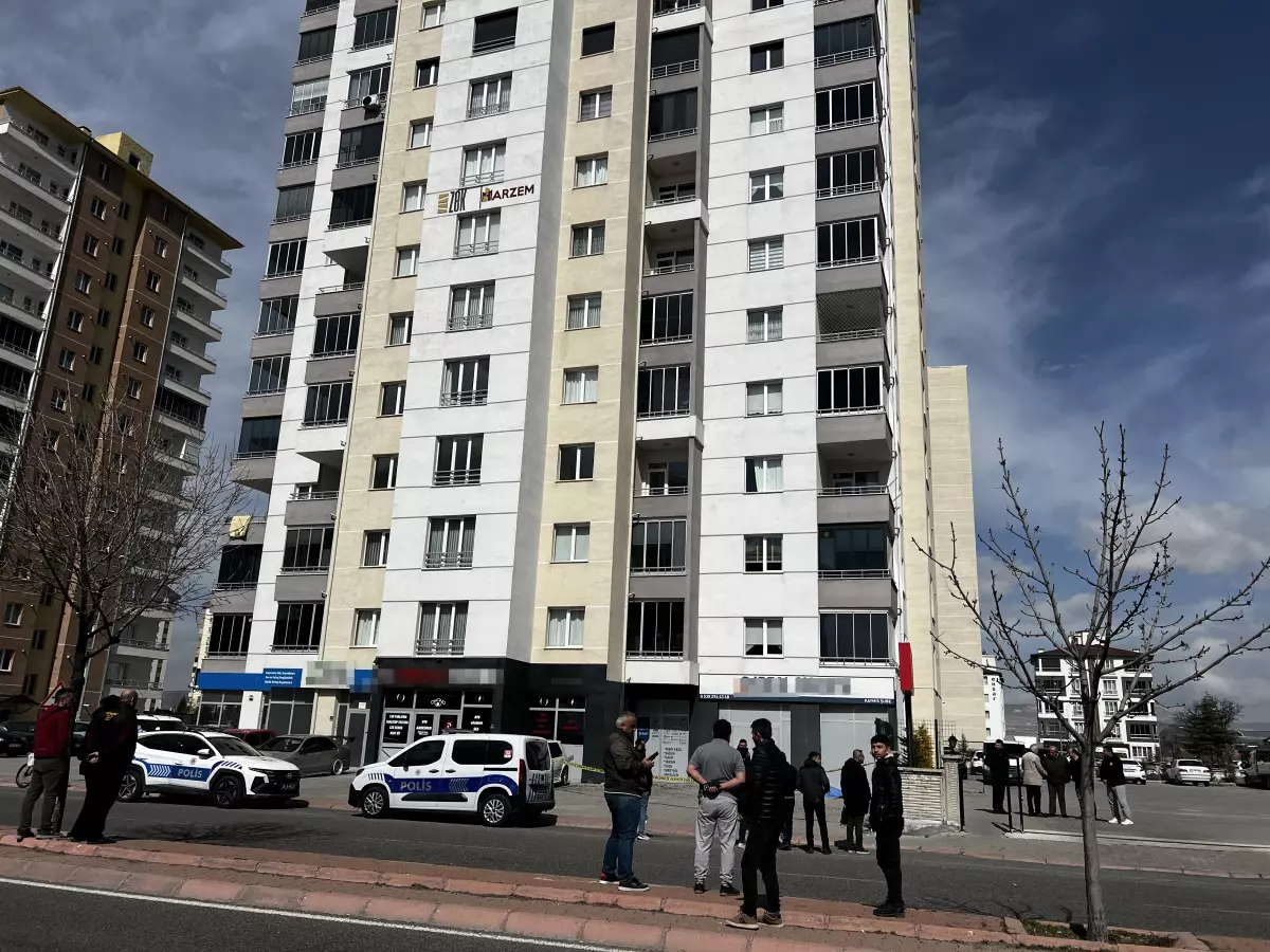 Kayseri'de 83 Yaşındaki Emekli, Balkon Düşüşü Sonrası Hayatını Kaybetti
