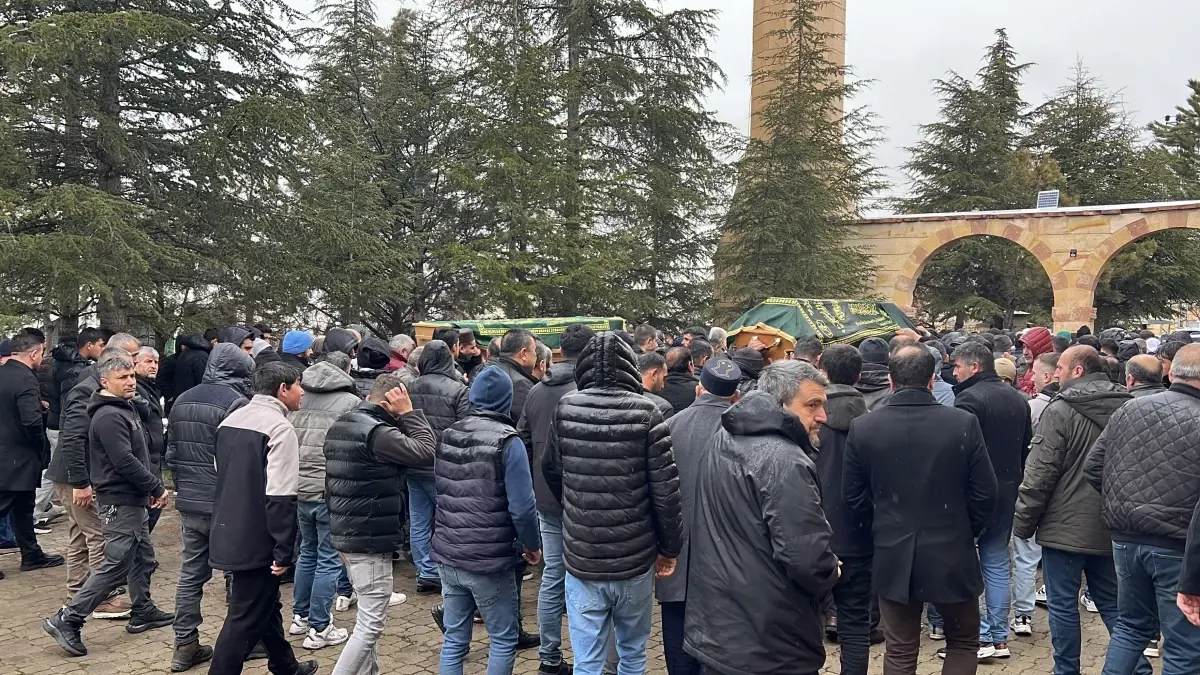 Aksaray’da Bayram Yolculuğu Felaketi: Çift Hayatını Kaybetti, Dört Çocuk Yaralı