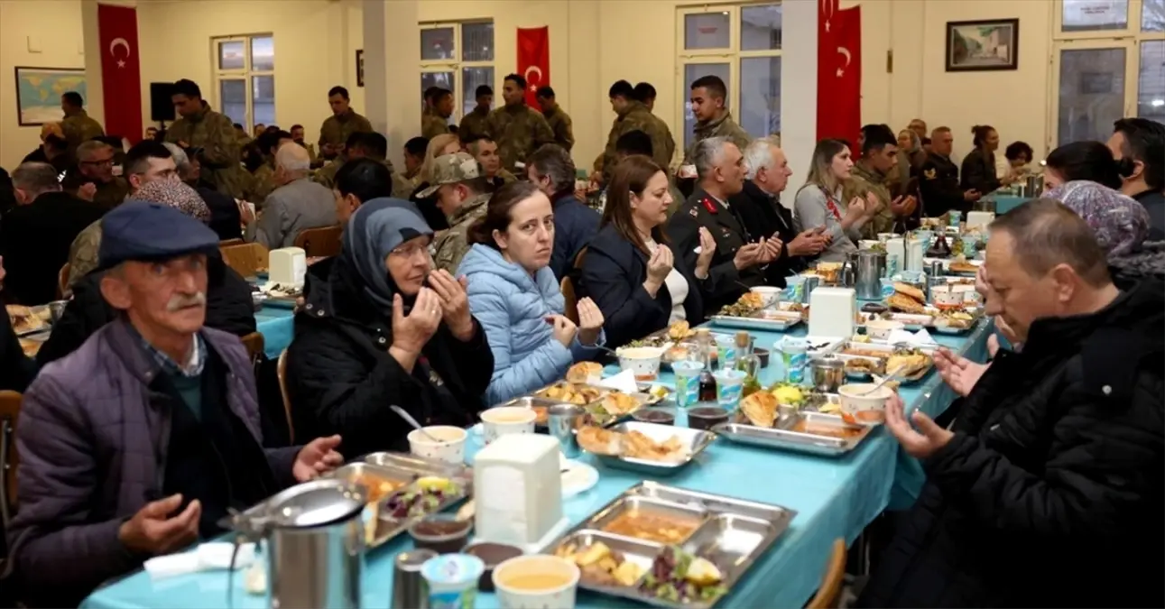 Çanakkale Valisi Ömer Toraman, Gelibolu'da Şehit Aileleri ve Gazilerle İftar Buluşması Gerçekleştirdi