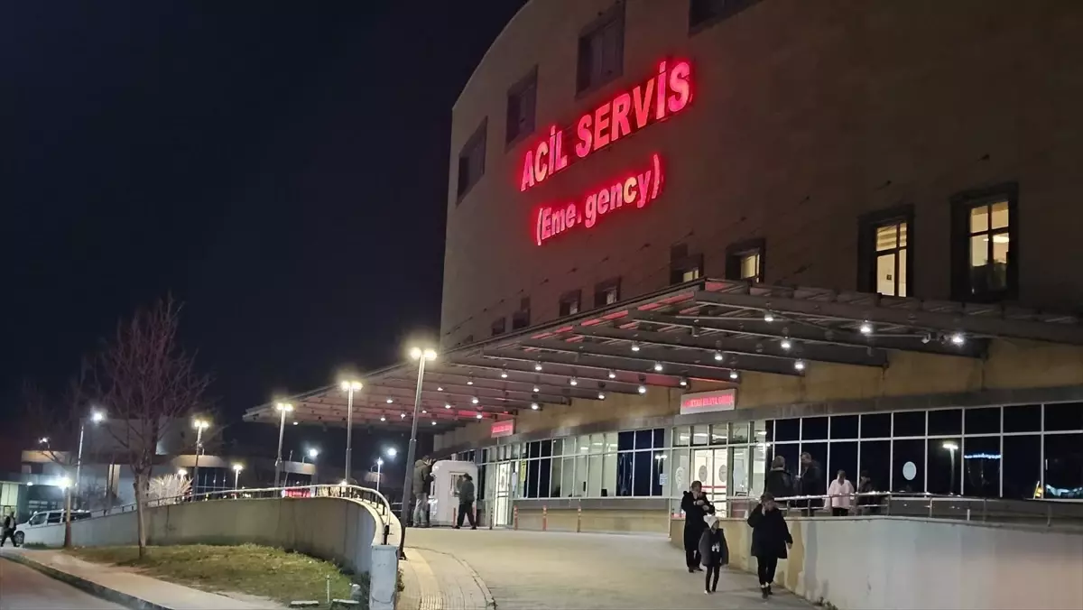 Yoğunpelit Köyünde Traktör Kazası: Sürücü Hastaneye Kaldırıldı