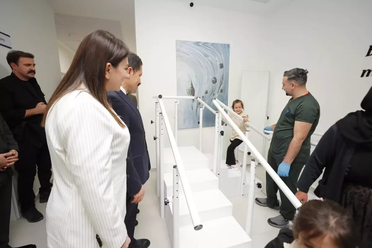 Depremden Gelen Umut: Zeynep'in Özel Protezle İlk Adımları