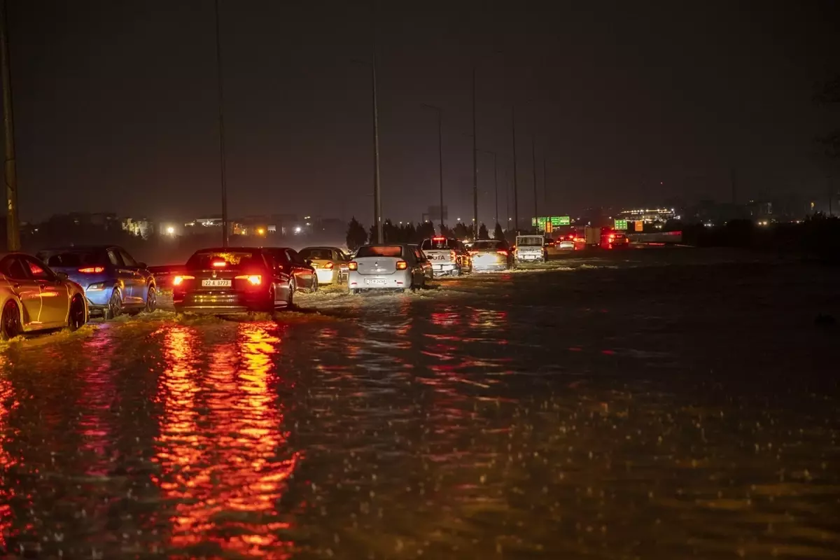 Erbil'de Şiddetli Yağışlar Şehir Genelinde Su Baskınlarına Neden Oldu