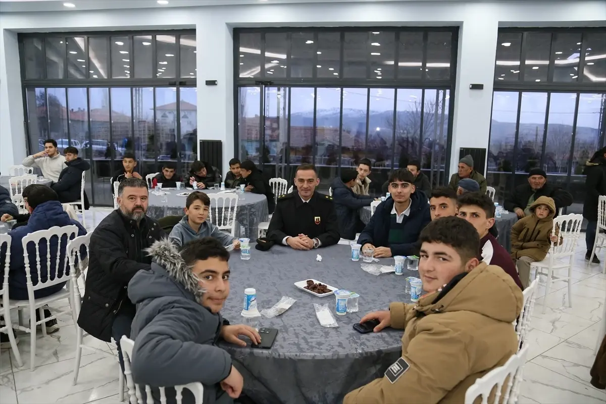 Gemerek’te Ramazan İftarı: Kur’an Kursu Öğrencileri Bir Arada