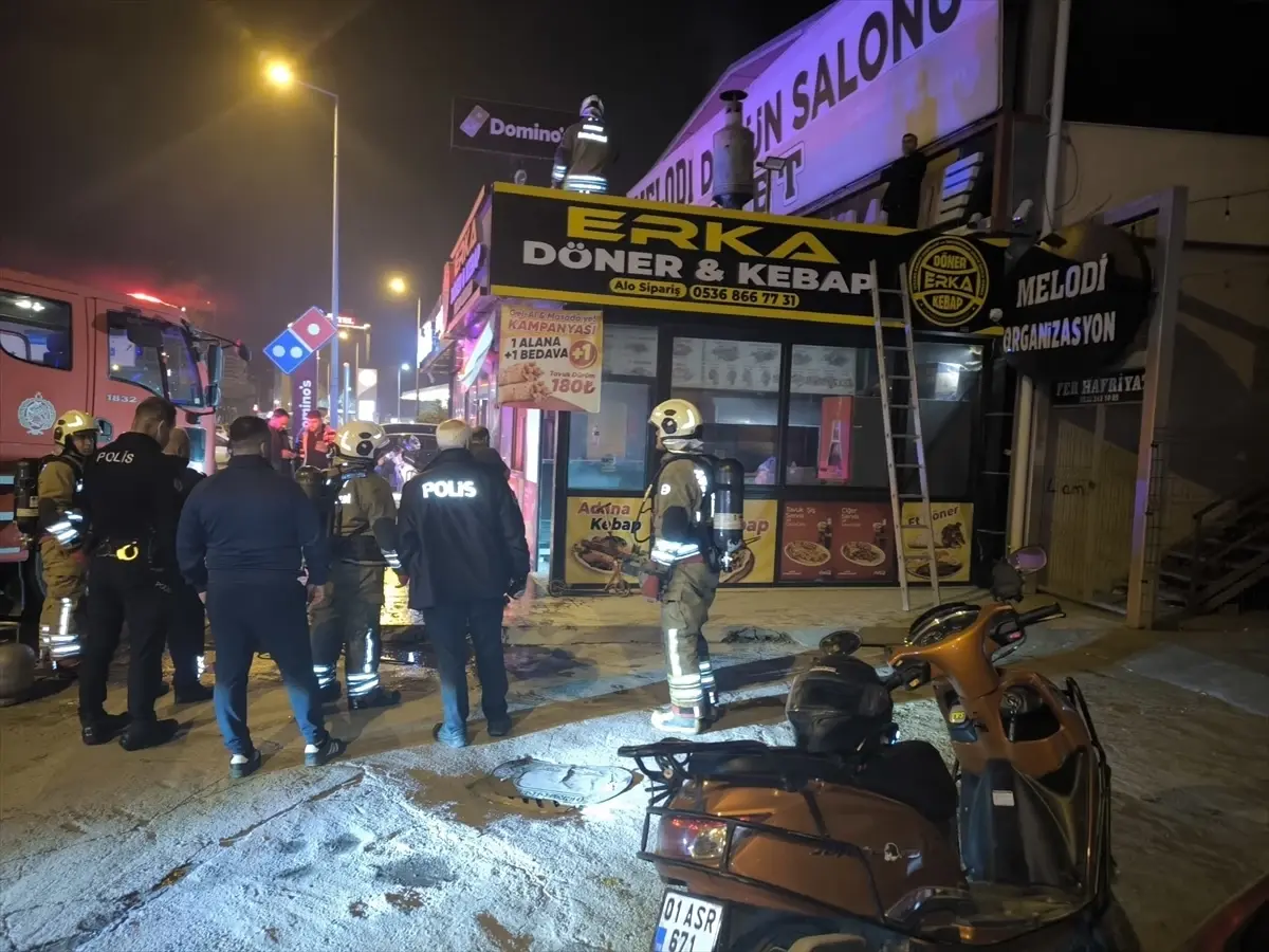 İskenderun’da Dönerci Dükkanında Çıkan Yangın 2 Yaralıyı Hastaneye Kaptı