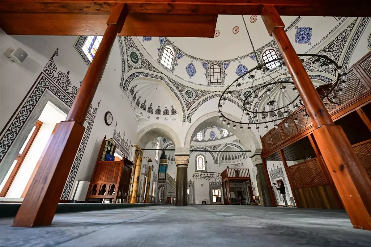 Fatih’teki Haseki Hürrem Sultan Camii: Osmanlı Mimarisinin İncisi ve Sosyal Yardım Merkezi