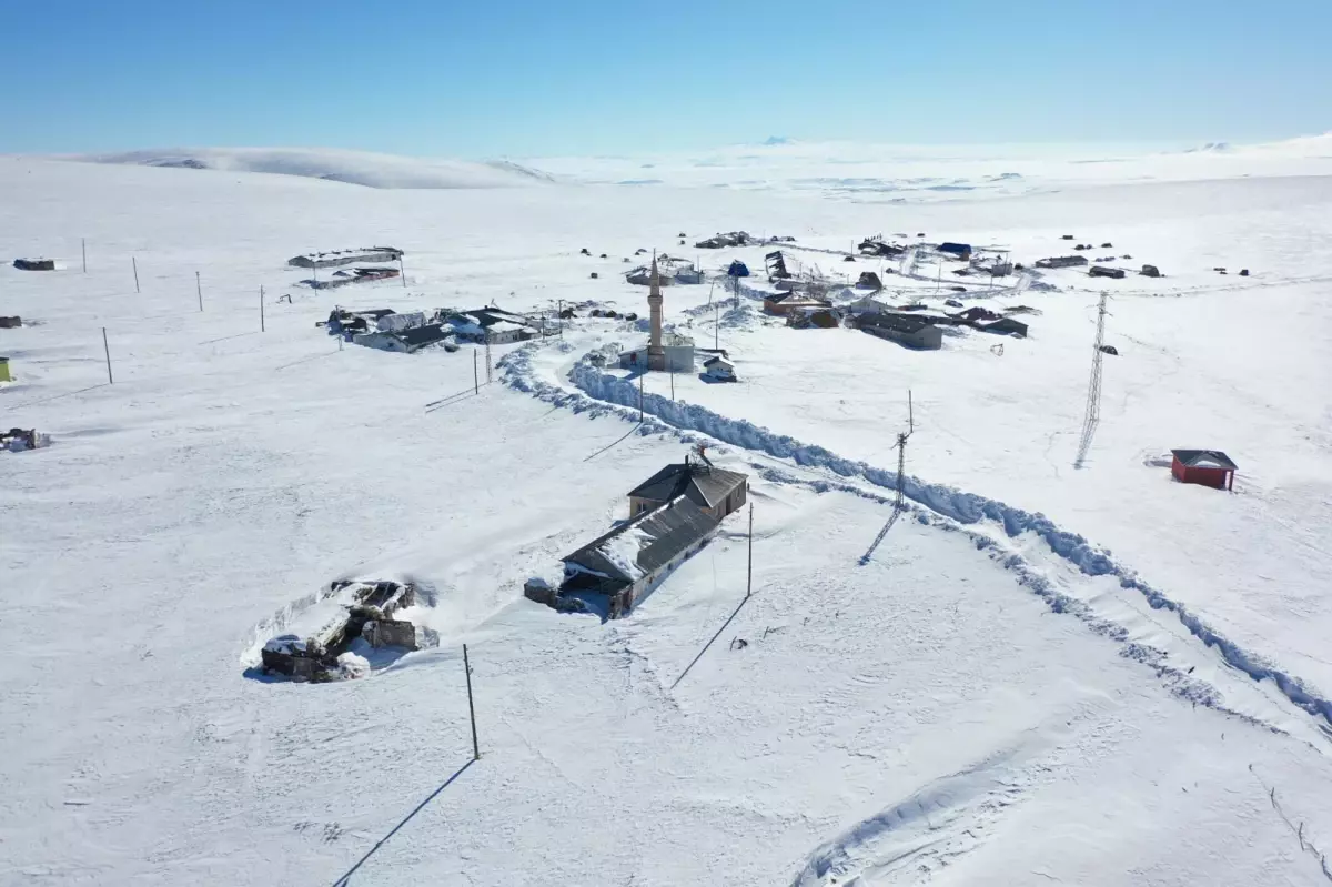 Kars’ta Kar Kalınlığı Yarım Metreyi Aştı: Arpaçay’da Kış Şartları Zorlaşıyor