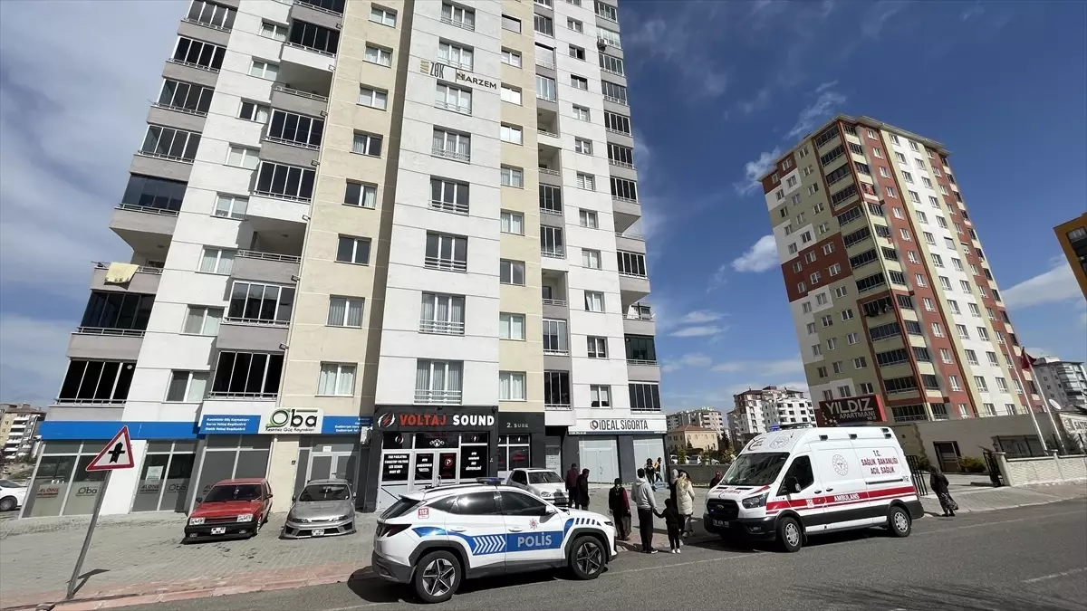 Kayseri Kocasinan’da 83 Yaşındaki Yaşlı Adam 3. Kattan Düşerek Hayatını Kaybetti