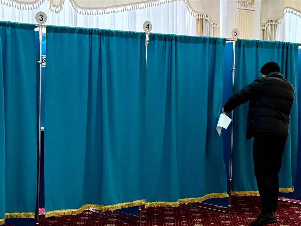 Kazakistan’da Yeni Anayasa Referandumu Sandıkta: Vatandaşlar Oy Kullanıyor