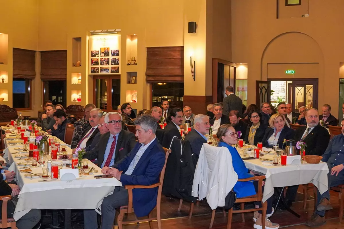Mardin Akademi Topluluğu İstanbul’da İftar Buluşmasıyla Gençlere İlham Verdi