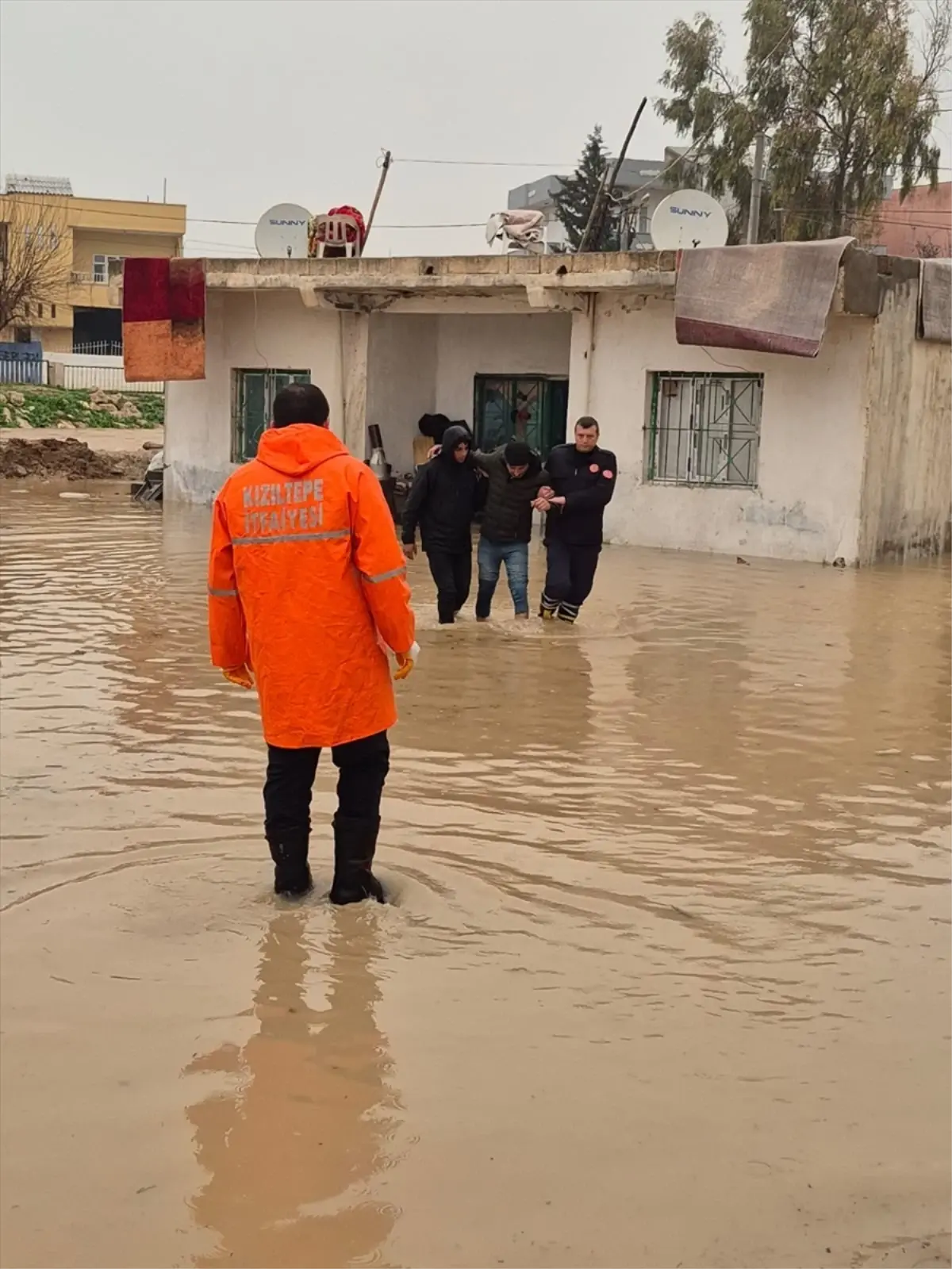 Mardin'i Vuran Şiddetli Sağanak Yağışta Su Baskınları ve Kurtarma Operasyonları