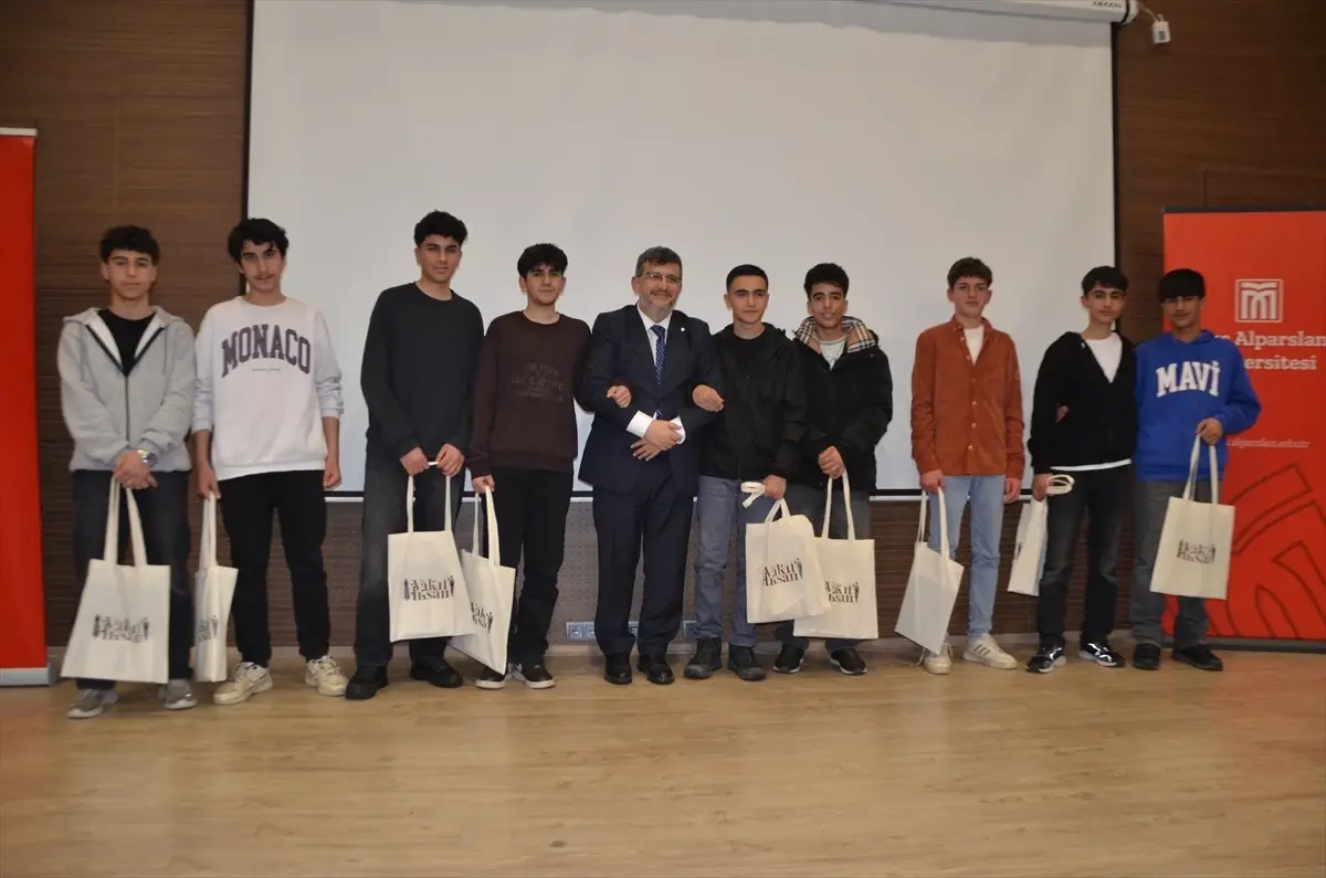 Muş’ta TDV’nin “Vakıf İnsan” Yarışması Gençlere Büyük Ödüller Getirdi