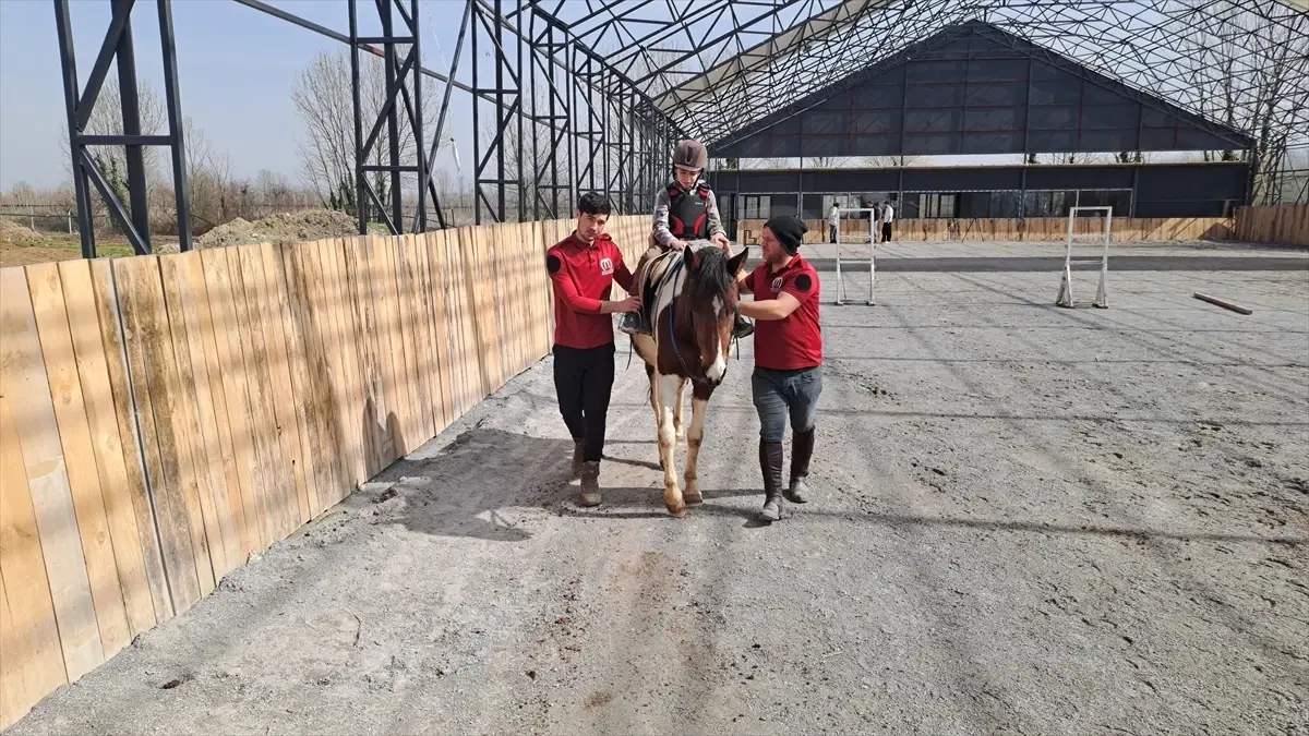 Sakarya Üniversitesi'nden Engelli Çocuklara Özel Terapi ve Hipoterapi Desteği
