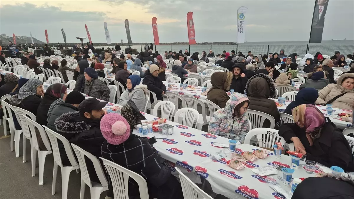 Tekirdağ’da 8 Bin Kişi Birlikte İftara Katıldı